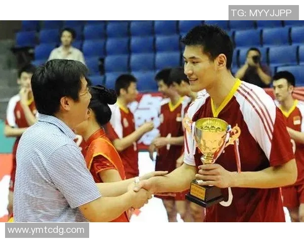 杨强独家分享排球技巧与心得助你提升竞技水平与团队配合能力