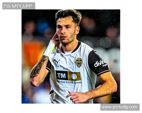 绝杀时刻帅气足球明星如何在关键时刻逆转比赛成就传奇人生