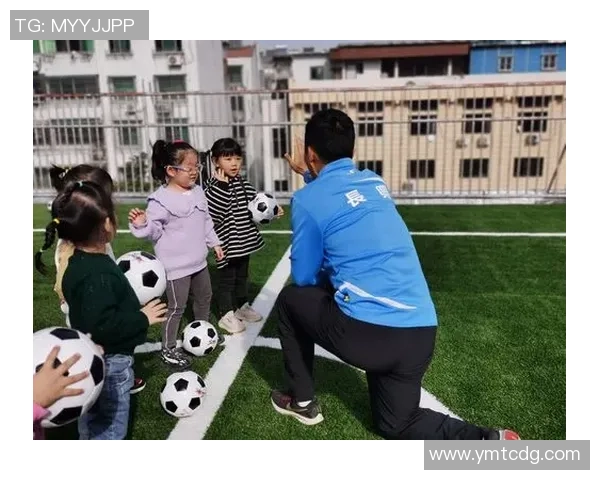 足球明星享受休闲时光嗑瓜子趣味瞬间精彩图片集锦