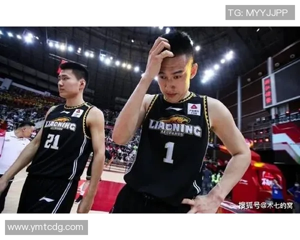 重庆篮球队在总决赛中的灵活性展现与战术调整分析