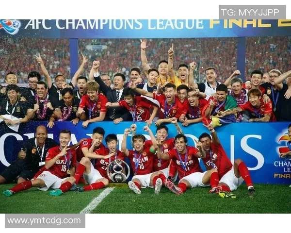 香港足球明星队闪耀登场展现风采引领球迷热潮