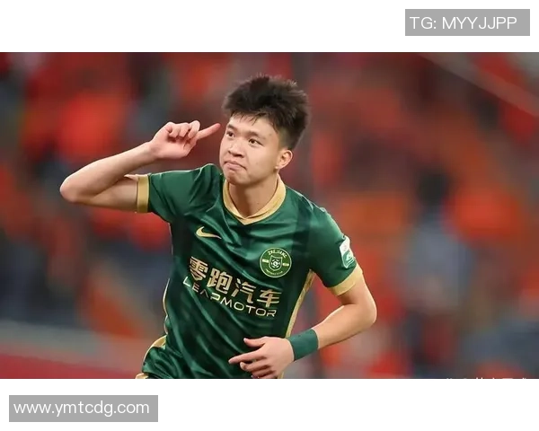 重庆足球传奇人物的崛起与成就探秘追寻他们的辉煌足迹与影响力